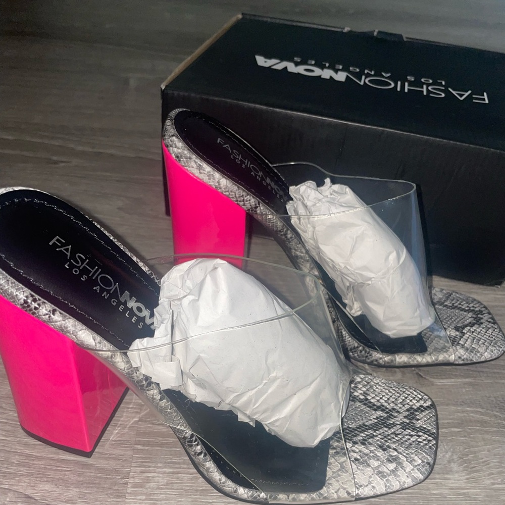 PINK SNAKEPRINT HEELS